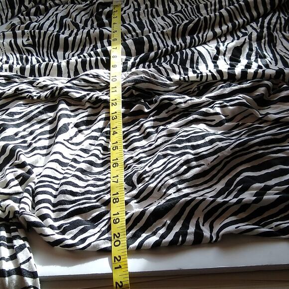 Colour works open front cardigan zebra pattern. Size L - Picture 6 of 7